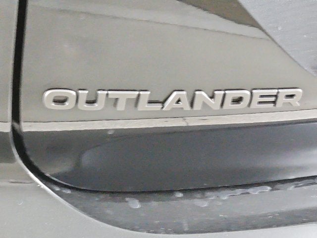 2027 Mitsubishi Outlander LE
