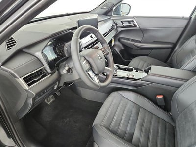 2027 Mitsubishi Outlander LE