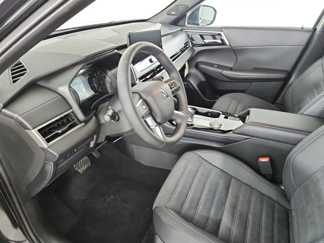 2027 Mitsubishi Outlander LE