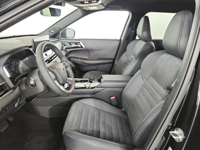 2027 Mitsubishi Outlander LE
