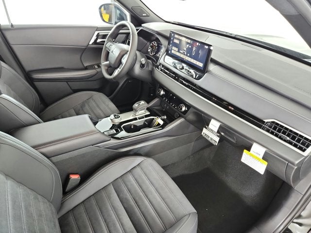 2027 Mitsubishi Outlander LE