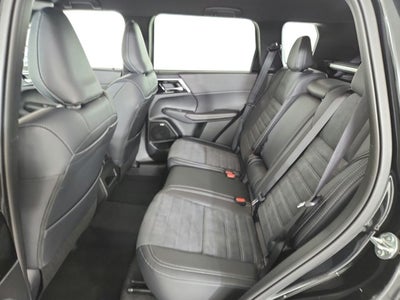 2027 Mitsubishi Outlander LE