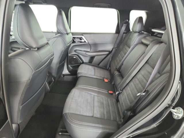 2027 Mitsubishi Outlander LE