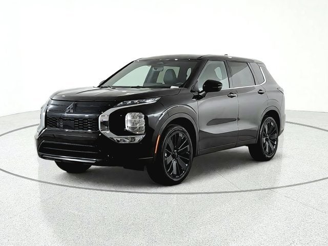 2027 Mitsubishi Outlander LE