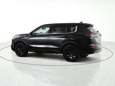 2027 Mitsubishi Outlander LE