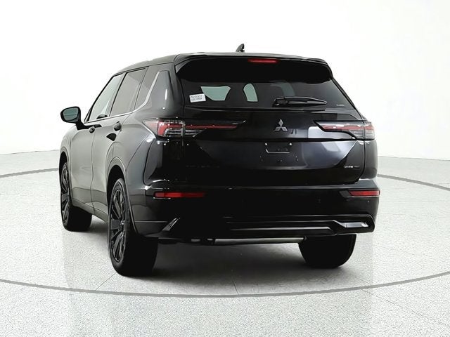 2027 Mitsubishi Outlander LE