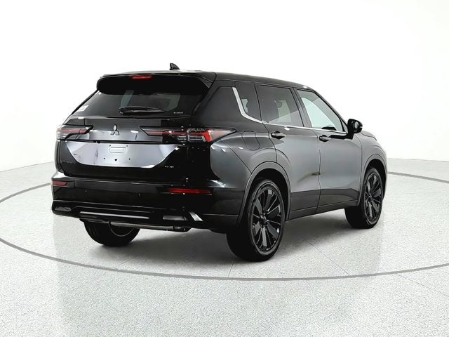 2027 Mitsubishi Outlander LE