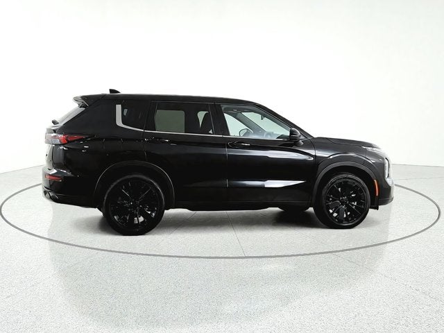 2027 Mitsubishi Outlander LE