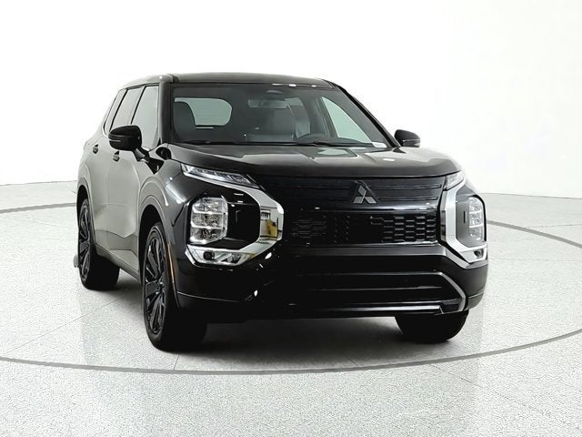 2027 Mitsubishi Outlander LE