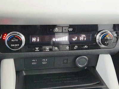 2026 Mitsubishi Outlander LE