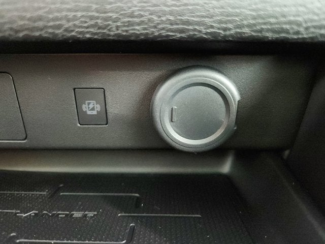 2026 Mitsubishi Outlander Base