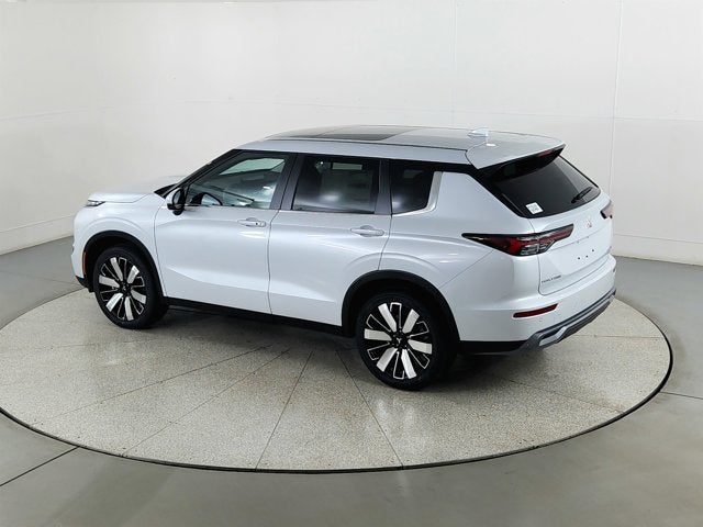 2026 Mitsubishi Outlander Base