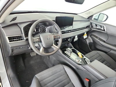 2026 Mitsubishi Outlander Base