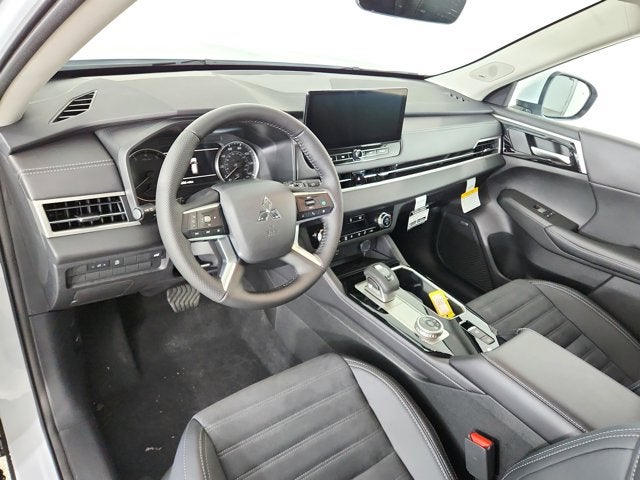 2026 Mitsubishi Outlander Base