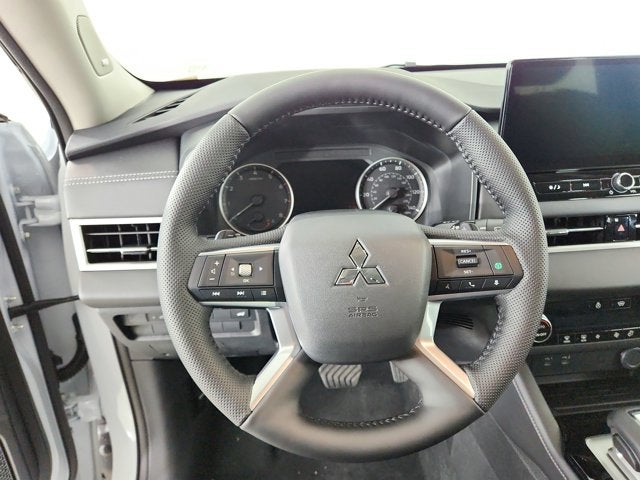 2026 Mitsubishi Outlander Base