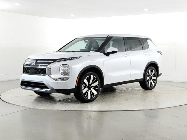 2026 Mitsubishi Outlander Base