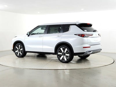 2026 Mitsubishi Outlander Base