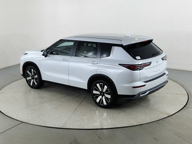 2026 Mitsubishi Outlander Base