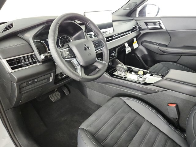 2026 Mitsubishi Outlander LE