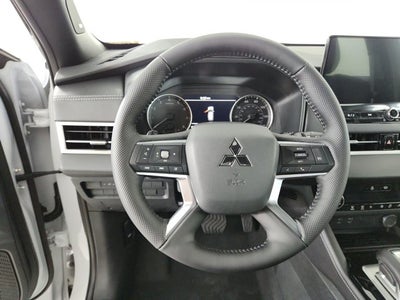2026 Mitsubishi Outlander LE
