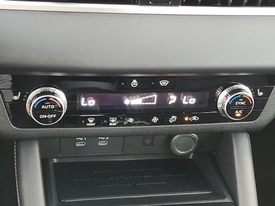 2026 Mitsubishi Outlander LE
