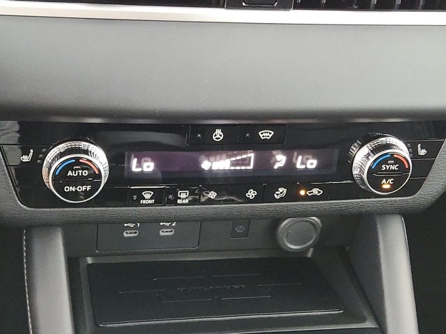 2026 Mitsubishi Outlander LE
