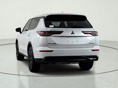 2026 Mitsubishi Outlander LE