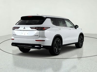 2026 Mitsubishi Outlander LE
