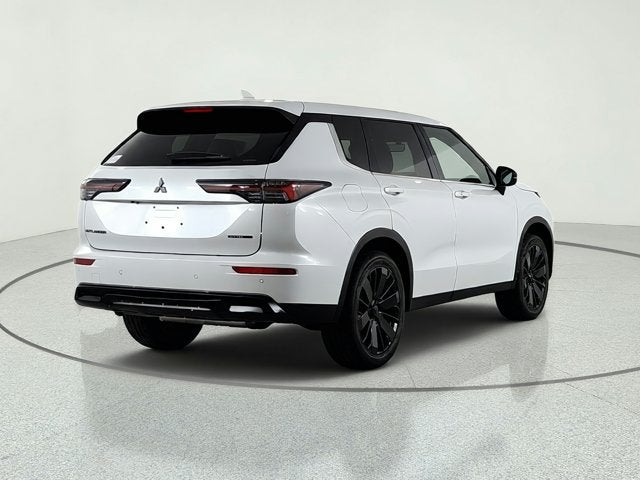 2026 Mitsubishi Outlander LE