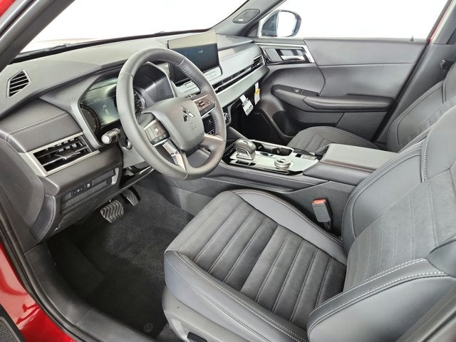 2027 Mitsubishi Outlander LE