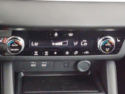 2027 Mitsubishi Outlander LE