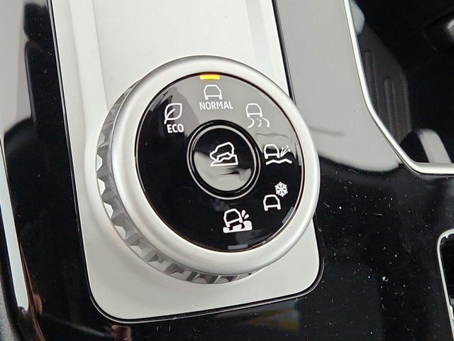2027 Mitsubishi Outlander LE