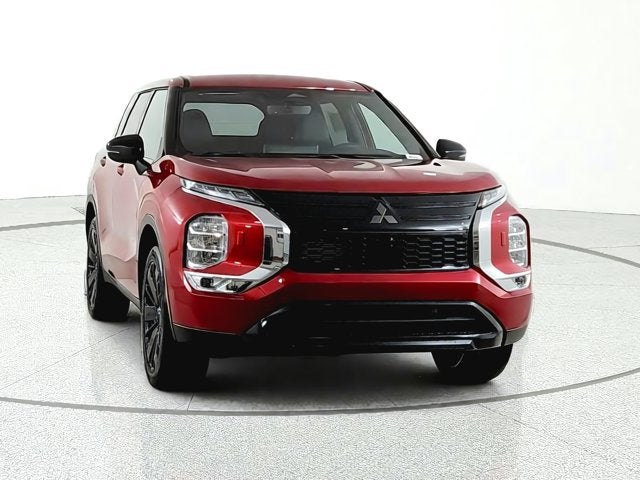 2027 Mitsubishi Outlander LE