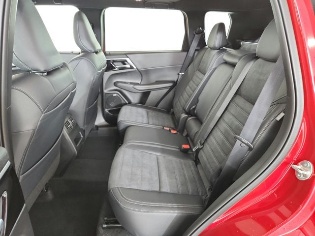 2027 Mitsubishi Outlander LE