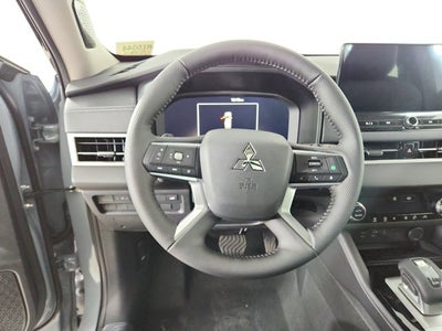 2026 Mitsubishi Outlander Base