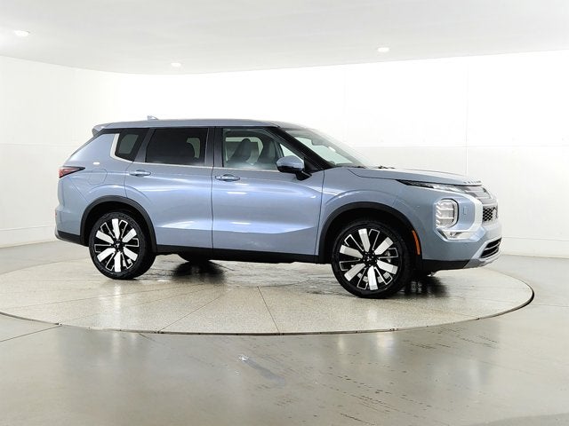 2026 Mitsubishi Outlander Base