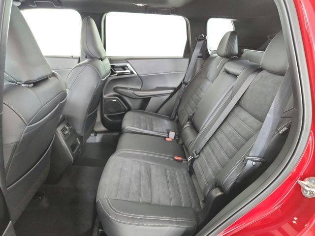 2027 Mitsubishi Outlander LE
