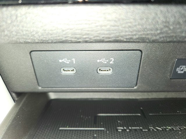 2026 Mitsubishi Outlander SE