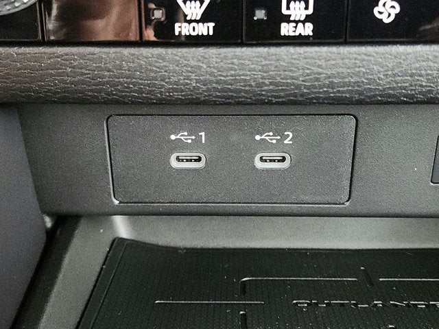 2026 Mitsubishi Outlander LE