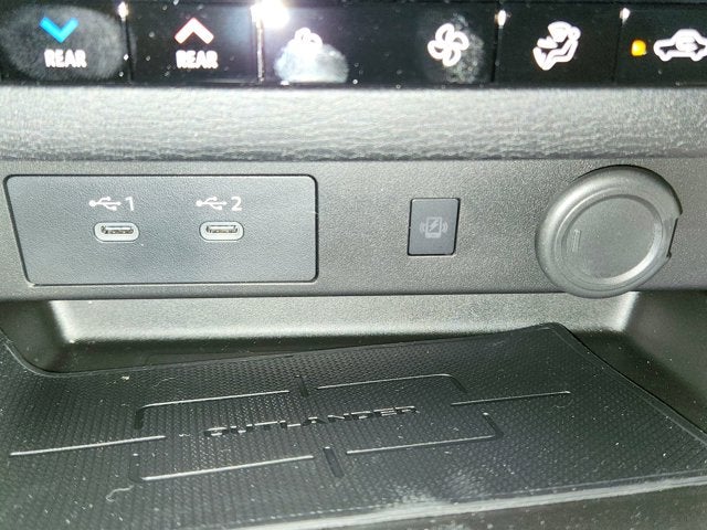 2025 Mitsubishi Outlander SEL