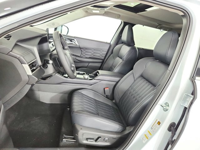 2026 Mitsubishi Outlander Base