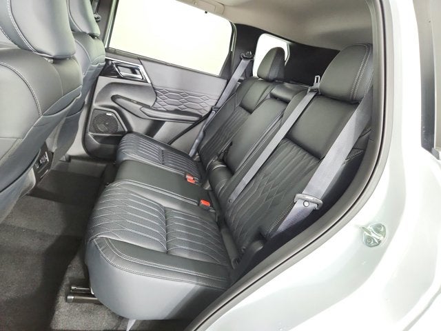 2026 Mitsubishi Outlander Base