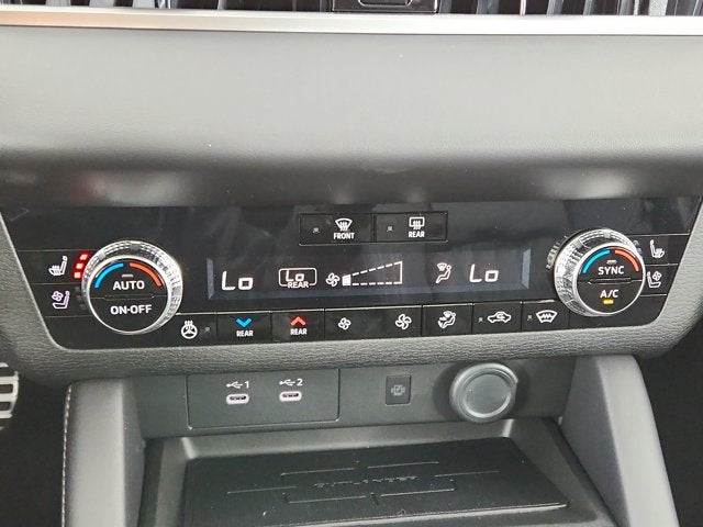 2026 Mitsubishi Outlander Base