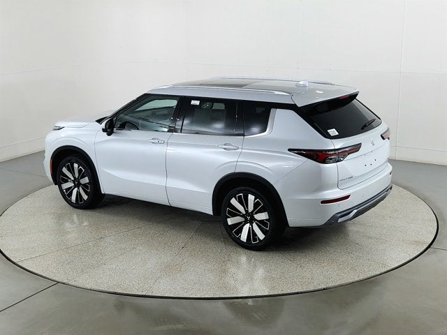 2026 Mitsubishi Outlander Base