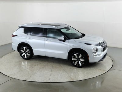 2026 Mitsubishi Outlander Base