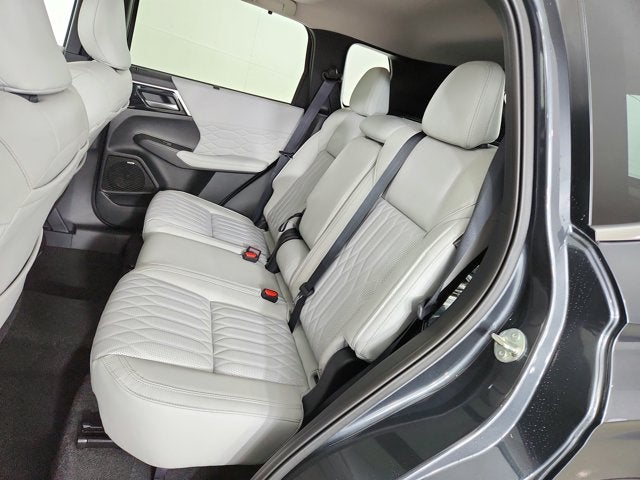 2026 Mitsubishi Outlander Base