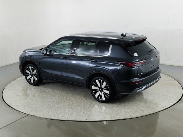 2026 Mitsubishi Outlander Base