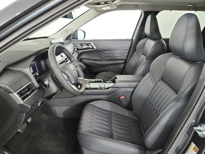 2026 Mitsubishi Outlander Base