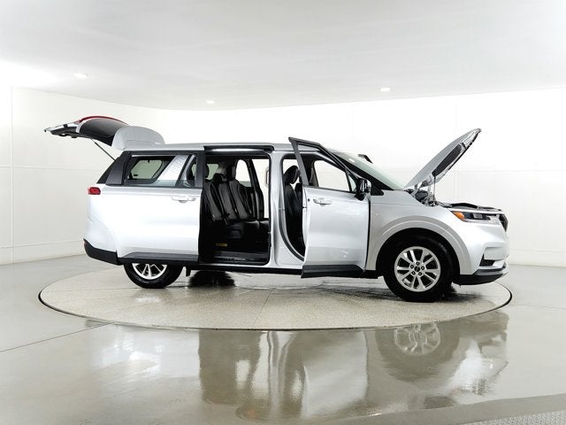 2023 Kia Carnival LX