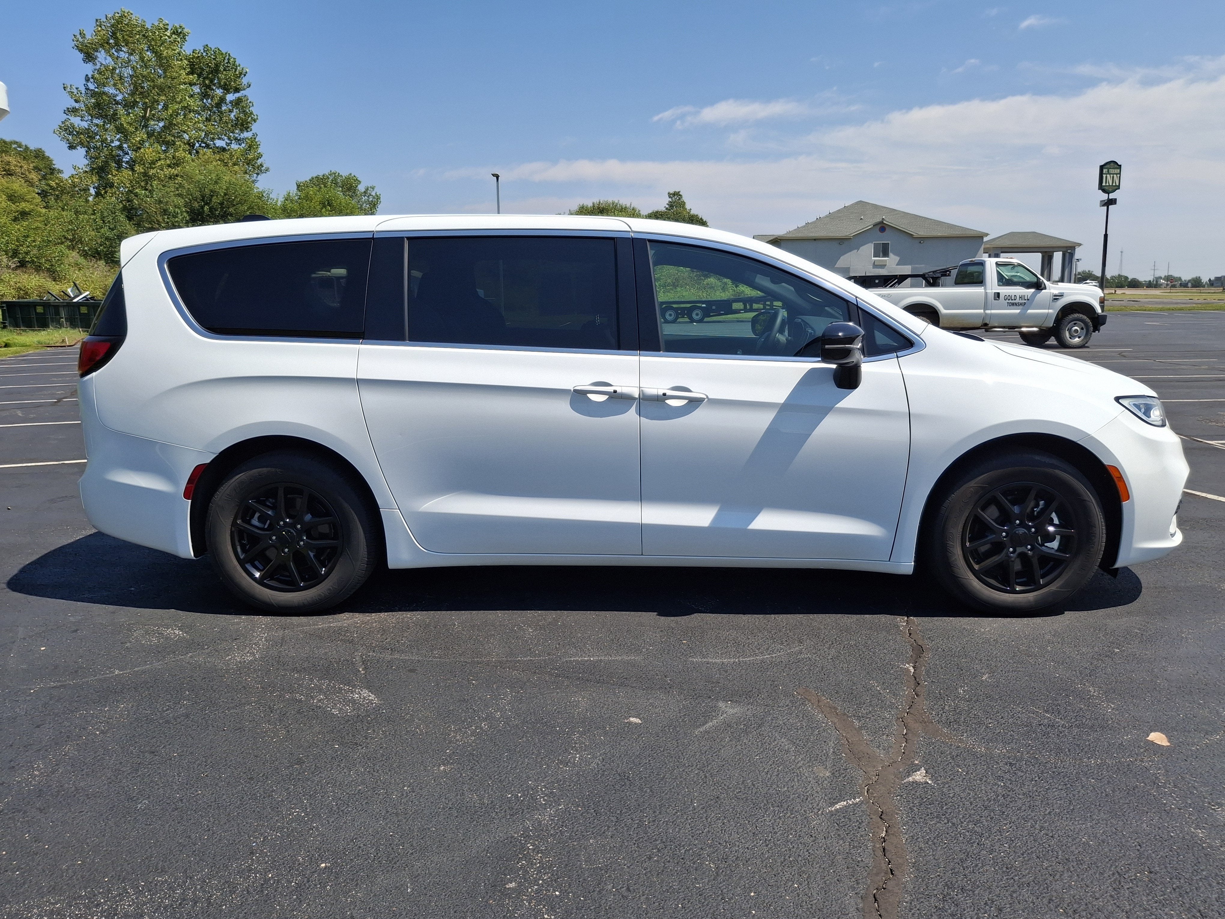 2025 Chrysler Pacifica Select